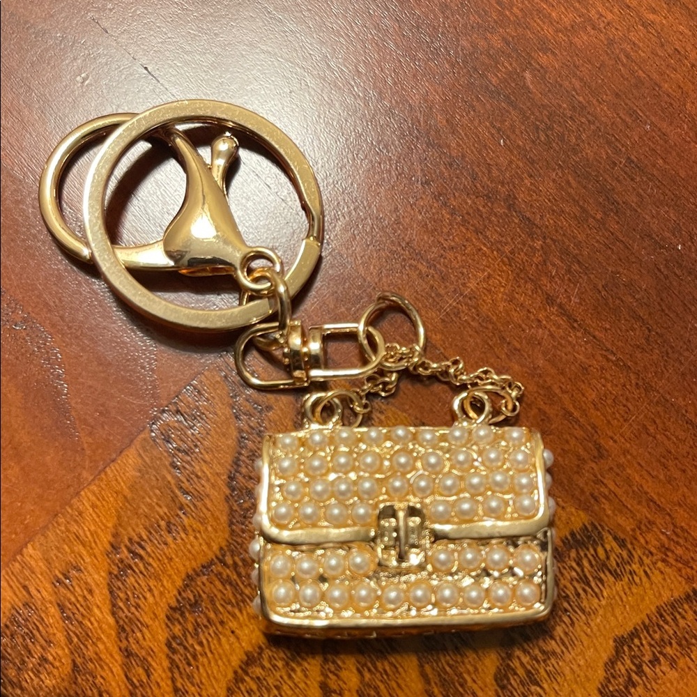 Elegant Pearl-Embellished Keychain